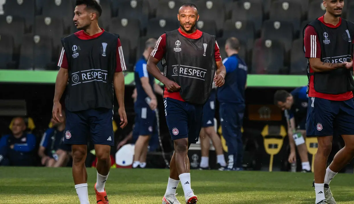 Olympiakos akan berhadapan dengan Fiorentina pada final UEFA Conference League 2023/2024. (Angelos TZORTZINIS/AFP)