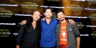 Tiga aktor laga Indonesia, Yayan Ruhian, Iko Uwais, dan Cecep Arif Rahman berhasil menembus ranah Hollywood. Mereka bertiga turut ambil bagian dalam film yang memiliki penggemar di seluruh dunia,’Star Wars’. (Andy Masela/Bintang.com)