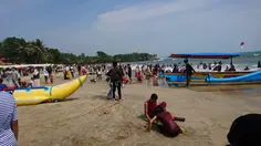 Ombak Besar Seret Dua Wisatawan di Pantai Cihara, Satu Selamat