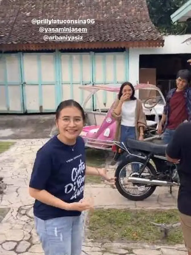 Jadi Produser, Ini 7 Momen Prilly Latuconsina Jalani Selamatan di Hari Pertama Syuting
