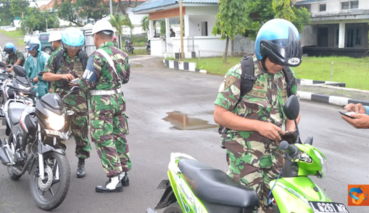 Citizen6, Surabaya: Pada kegiatan ini tidak diketemukan pelanggaran yang fatal terhadap anggota Menbanpur-1 Mar hanya beberapa kelengkapan seperti helm yang tidak sesuai dengan warna biru. (Pengirim: Budi Abdillah)
