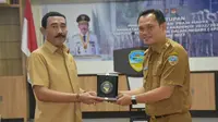 Rektor Institut Pemerintahan Dalam Negeri, Dr. Drs. Hadi Prabowo., M.M dan Pj. Wali Kota Tasikmalaya Dr. Cheka Virgowansyah, S.STP., M.E hadiri penutupan Magang III Praja IPDN di Kota Tasikmalaya. (Ist)