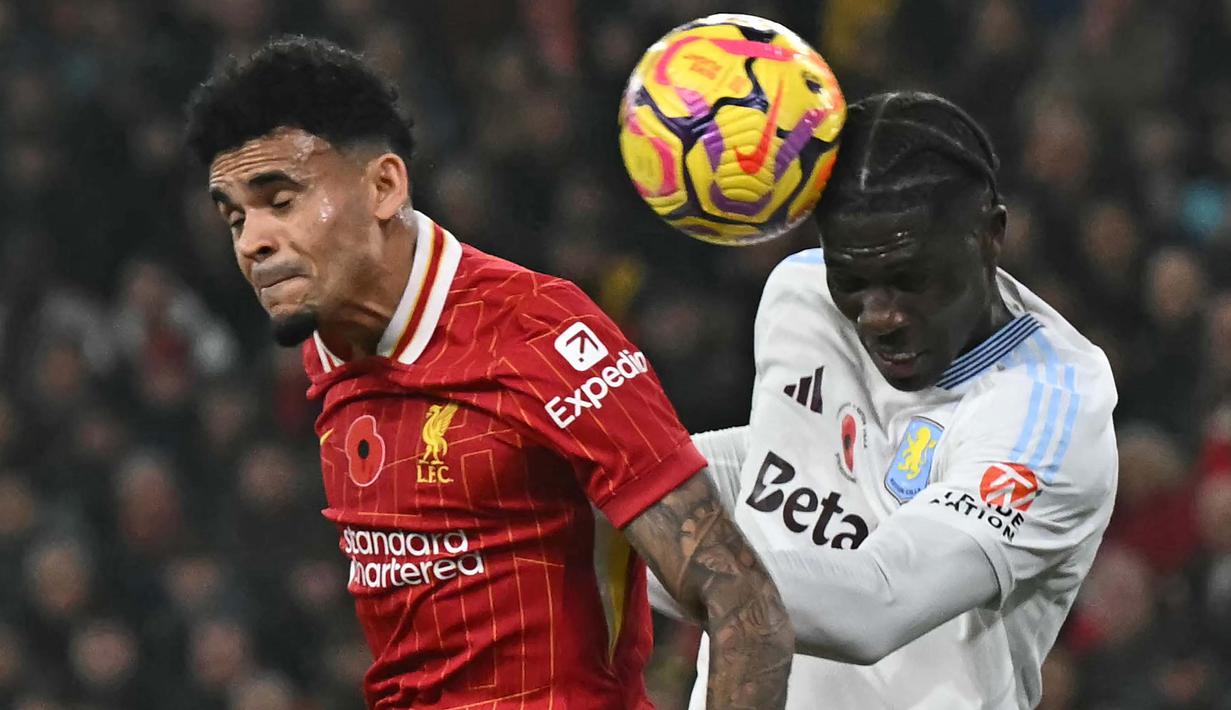 Sejak menit awal pertandingan, laga kedua tim berlangsung ketat dan saling serang. (Paul ELLIS/AFP)