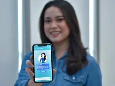 Model menunjukkan fitur terbaru E-Consultation dalam Garda Mobile Medcare di Jakarta, Kamis (16/09/2021). Fitur terbaru asuransi kesehatan dari Garda Medika memungkinkan peserta dapat konsultasi secara online melalui video call dengan dokter umum maupun spesialis. (Liputan6.com/HO/Medika)