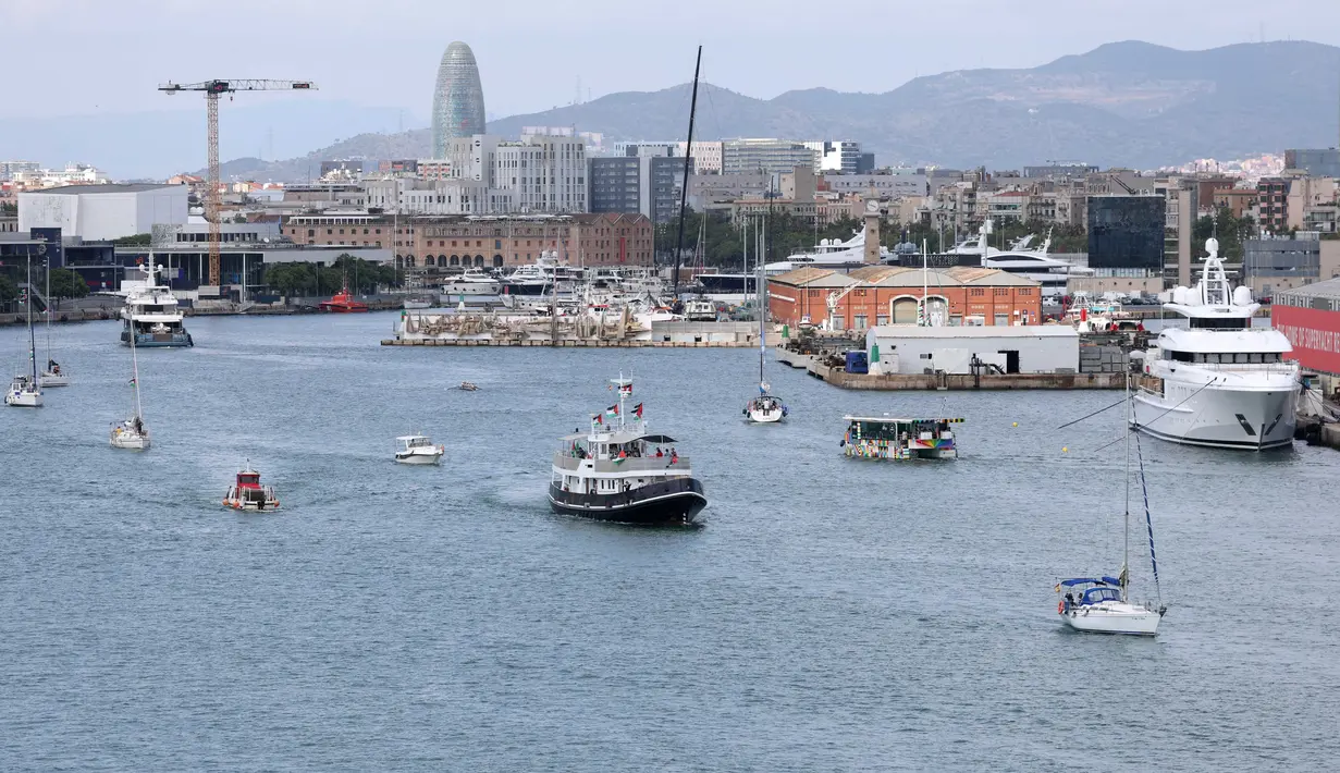 Pelayaran untuk memecahkan blokade Israel di Jalur Gaza ini membawa beragam bantuan kemanusiaan, seperti makanan dan pasokan penting. (Lluis GENE/AFP)