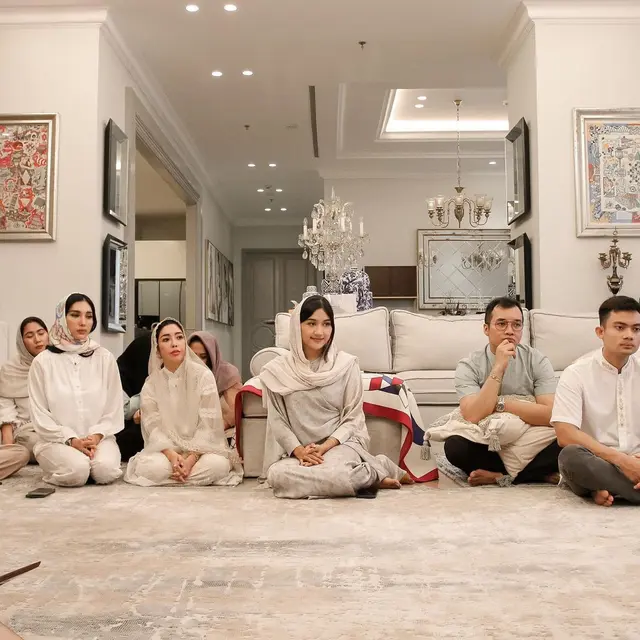 6 Momen Erina Gudono Gelar Kajian Jelang Buka Puasa, Penampilannya Curi Perhatian