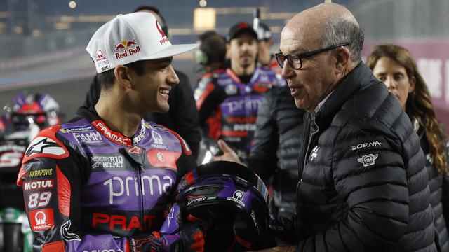 CEO Dorna Carmelo Ezpeleta (kanan)