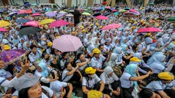 Imbas penghentian operasional ini, seluruh karyawan Sritex resmi terkena pemutusan hubungan kerja (PHK) sejak 26 Februari dengan hari kerja terakhir pada 28 Februari 2025. (DIKA/AFP)