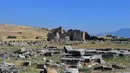 Reruntuhan kota kuno Hierapolis di Denizli, Turki, 6 Agustus 2020. Reruntuhan Hierapolis telah terdaftar sebagai Situs Warisan Dunia UNESCO. (Xinhua/Mustafa Kaya)