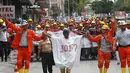 Penambang Turki melakukan aksi unjuk rasa menuntut pemerintah dan PM Recep Tayyip Erdogan segera menepati janjinya, Ankara, (16/7/2014). (AFP PHOTO/Adem Altan)
