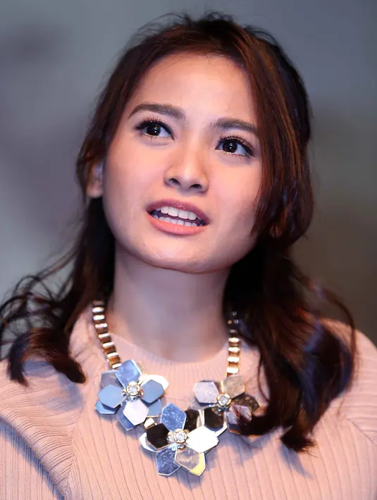 Meski telah banyak peran yang ia lakoni, Acha tidak lantas berpuas diri dengan pencapaiannya selama ini. Selalu siap dengan berbagai peran yang diberikan. Agar apa yang selama ini dipelajari tidak menjadi sia-sia. (Nurwahyunan/Bintang.com)