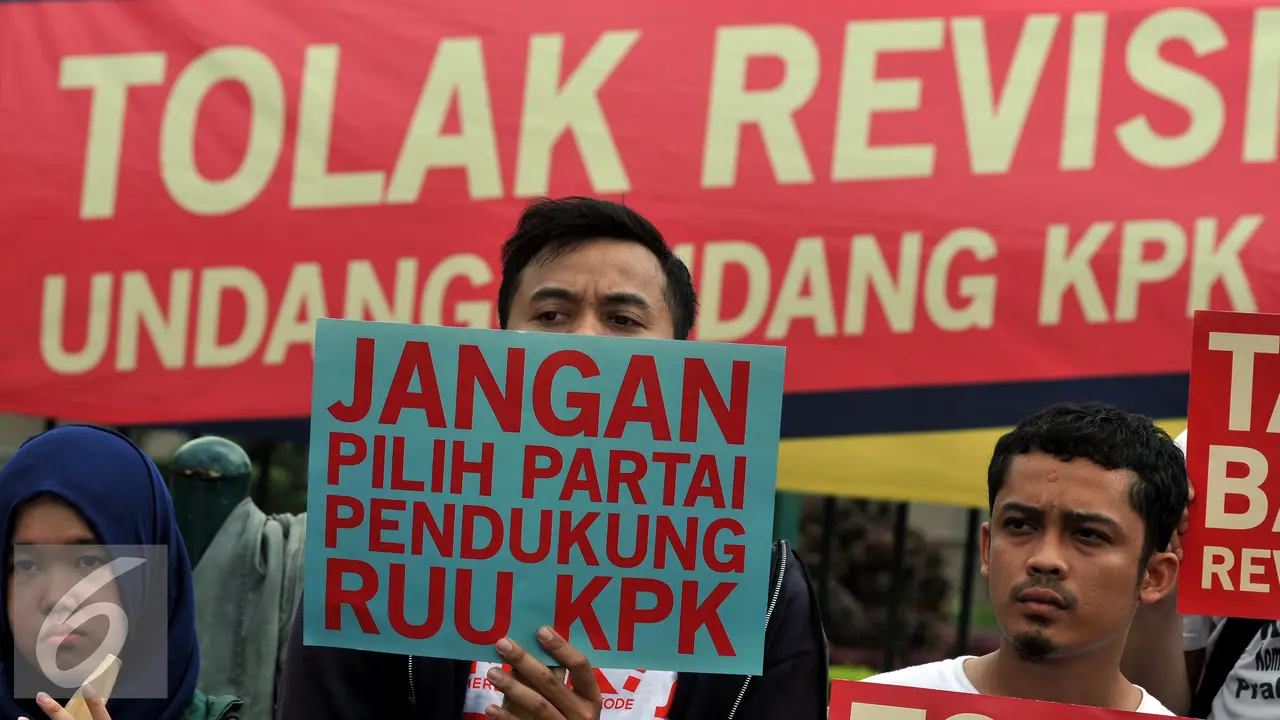 20160217-REVISI-UU-KPK-Jakarta-Johan-Tallo