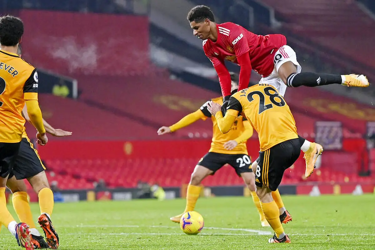 Foto Liga Inggris: Aksi Menawan Marcus Rashford Saat Menjadi Penentu Kemenangan Manchester United Atas Wolves