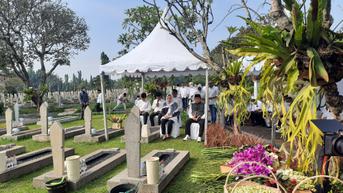 Puan Maharani dan Cak Imin Ziarah ke Makam Taufiq Kiemas di TMP Kalibata