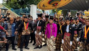 Hamangkunegoro Resmi Dinobatkan sebagai SISKS Pakubuwono XIV (Fajar Abrori/Liputan6.com)