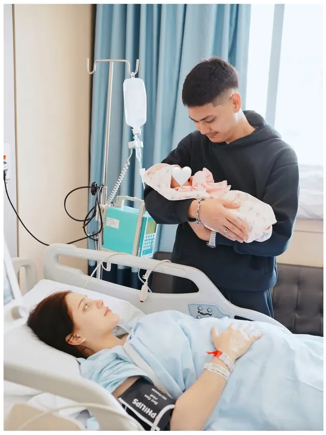 5 Potret Yasmine Ow Melahirkan Anak Kedua, Tampil Bare Face Penuh Pesona