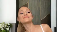 Ariana Grande Menangis Saat Ngaku Sempat Sering Filler Bibir dan Botoks, Berhenti Sejak 2018 (Tangkapan Layar Instagram/arianagrande)