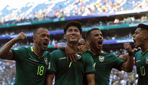 Pemain Bolivia, Miguel Terceros (kedua dari kanan), merayakan sukses timnya membobol gawang Suriname pada play-off Piala Dunia 2026. (Julio Cesar AGUILAR / AFP)