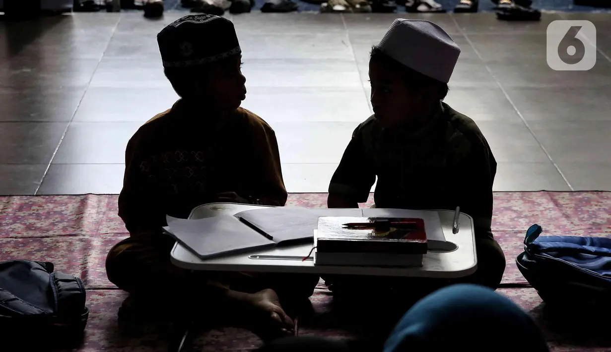 Pesantren kilat di RPTRA Malinjo berlangsung mulai pukul 15.30 sampai 17.00 WIB. (Liputan6.com/Angga Yuniar)