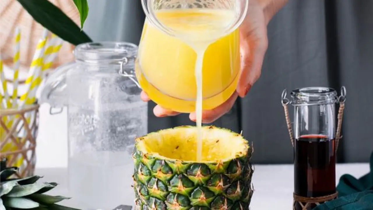 Ilustrasi Minuman Segar dari Nanas/photo by rawpixel.com on freepik