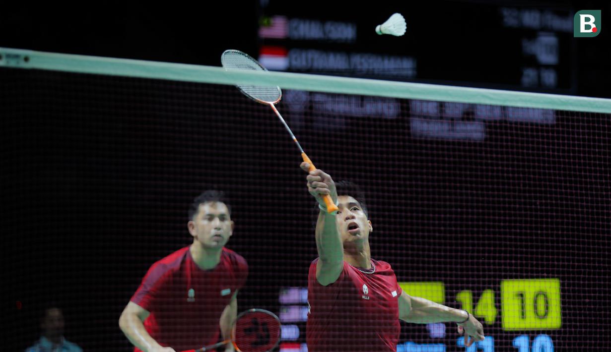 Ganda putra Indonesia Sabar Karyaman Gutama/Moh. Reza Pahlevi Isfahani, saat melawan wakil Malaysia, Aaron Chia/Soh Wooi Yik pada laga final SEA Games 2025 di Thammasat University Rangsit Campus, Pathum Thani, Minggu (14/12/2025). (Bola.com/Bagaskara Lazuardi)