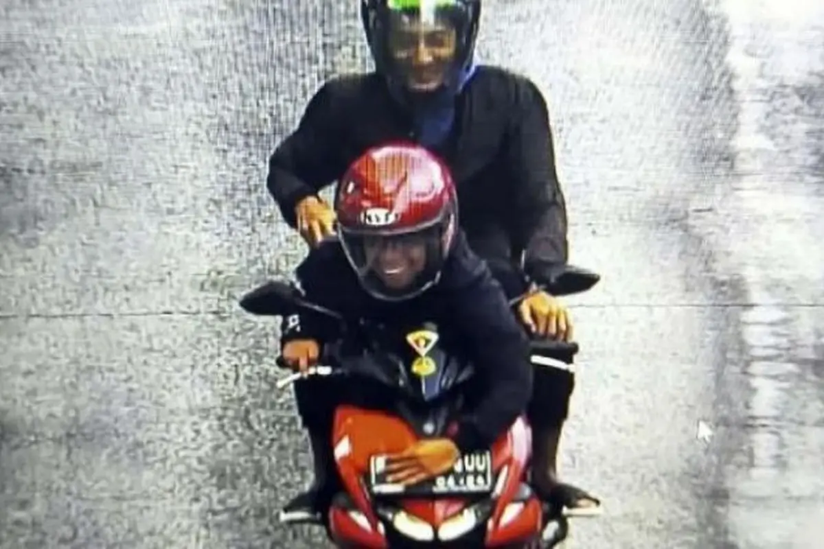 Cara Pemotor Licik Tutup Pelat Nomor Hindari Kamera Tilang Elektronik (Korps Lalu Lintas Polri)