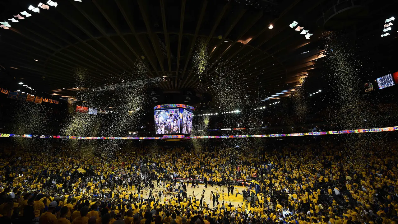 Oracle Arena, kandang Golden State Warriors.