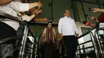 Menteri Desa PDT dan Transmigrasi Eko Putro Sandjojo usai melakukan pertemuan dengan KPK, Jakarta, Rabu (1/2). Pertemuan tersebut membahas soal anggaran dana desa untuk mencegah dari penyimpangan korupsi. (Liputan6.com/Helmi Afandi)