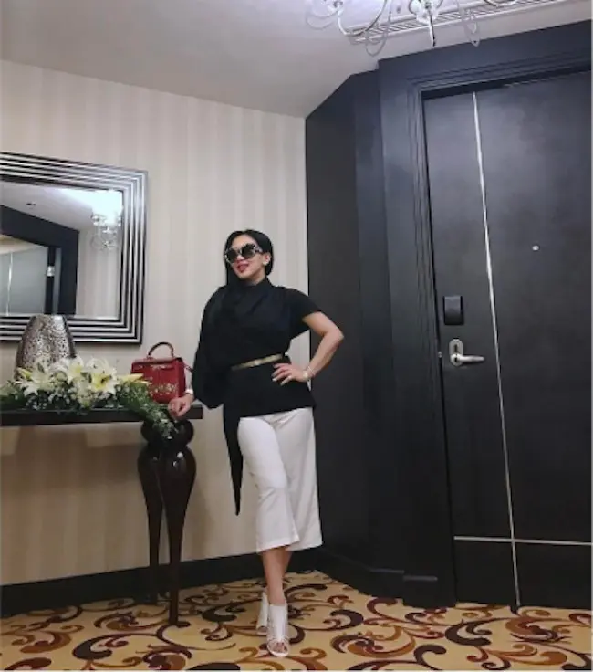 Padu padan busana untuk cewek bertubuh pendek ala Syahrini. (princessyahrini/instagram)