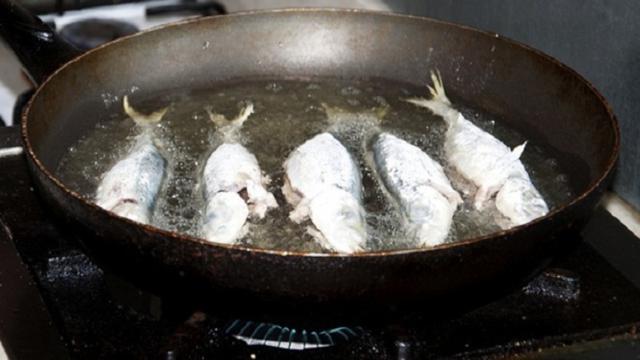 Tips Menggoreng Ikan Agar Tidak Lengket