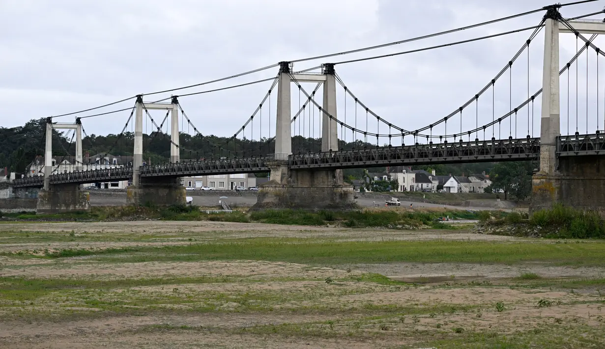 Sungai Loire adalah sungai terpanjang di Prancis. Dengan panjang 1.020 kilometer, sungai ini menyuburkan wilayah seluas 117.000 km2, seperlima dari seluruh Prancis (AFP/Damien Meyer)