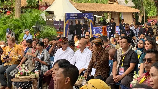 Menteri Koperasi dan UKM Teten Masduki menghadiri acara bertajuk "Future Wellness" di acara SMEs Future Village, sebagai salah satu side event G20 di Bali Collection, Senin (14/11/2022). (Liputan6/Benedikta Miranti)