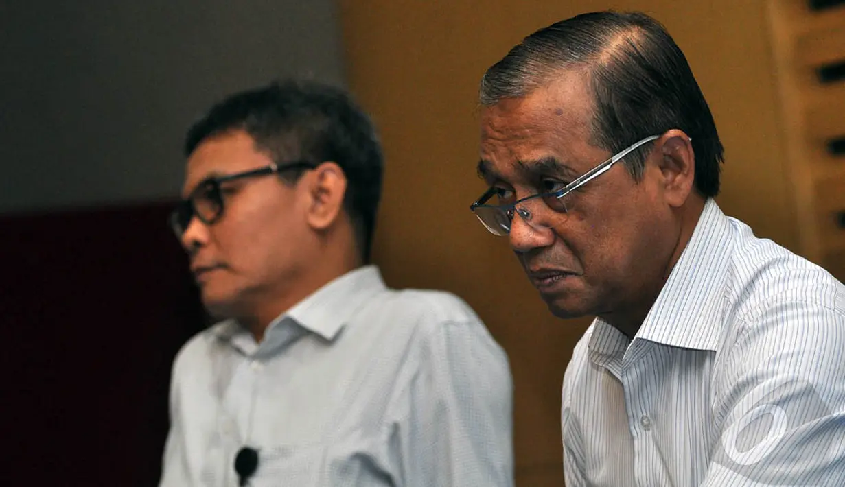 Busyro Muqoddas saat berdialog dengn awak media di Gedung KPK, Jakarta, Selasa (16/12/2014). (Liputan6.com/Miftahul Hayat)