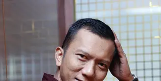 Aktor Teuku Rifnu Wikana menyayangkan pendidikan di Indonesia belum bisa merata. Ia berharap pemerintah bisa merubah sistem pendidikan yang ada. (Nurwahyunan/Bintang.com)
