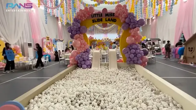 Potret Dekorasi Perayaan Ultah ke-2 Lily Anak Angkat Raffi Gigi (YouTube/Rans Entertainment)
