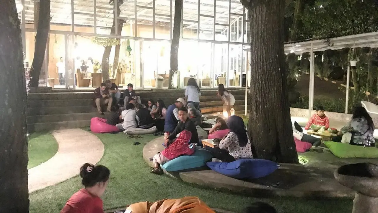 Kafe Taman Kardus