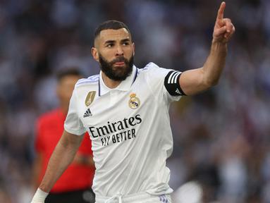 Sebagai salah satu klub top di Eropa, Real Madrid banyak disinggahi para pemain terbaik dari berbagai negara, tak terkecuali Prancis. Beberapa dari mereka ada yang telah hengkang ke klub lain, namun ada pula yang hingga kini masih berseragam Los Blancos. Dari deretan para pemain Prancis yang masih aktif bermain, tercatat lima pemain menjadi penghuni daftar 5 besar pemain asal Prancis dengan jumlah penampilan terbanyak bersama Real Madrid. Siapa saja? Simak uraiannya berikut ini. (AFP/Thomas Coex)