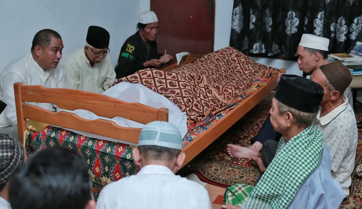 Rencananya, jenazah ayah Marini Zumarnis, H. Zumarnis Zein akan dikebumikan hari ini Jumat, (17/6/2016) setelah shalat Jumat di TPU, Karet Bivak, Jakarta Pusat. (Adrian Putra/Bintang.com)