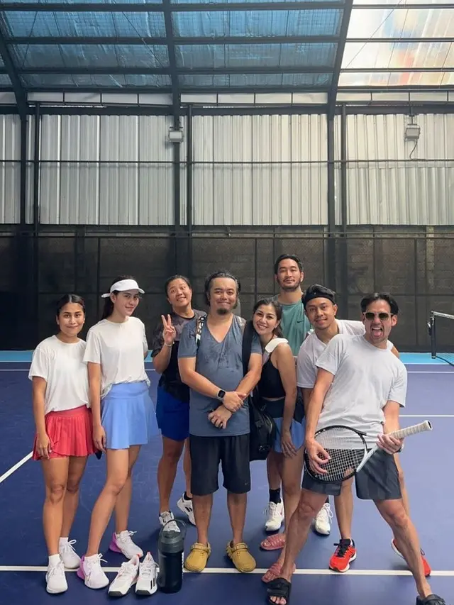 Syahnaz Sadiqah dan Jeje main tenis bareng saudara sehari setelah konferensi pers Rendy Kjaernett (Foto: Instagram gyaps)