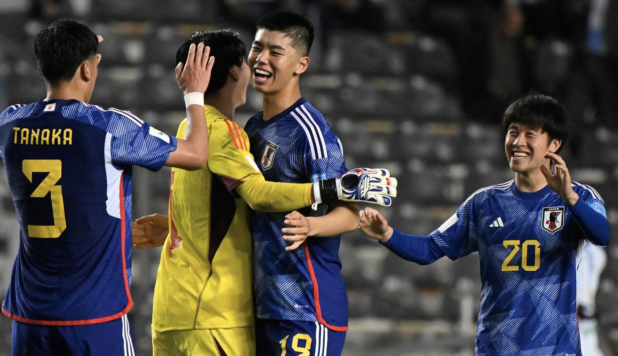 Pemain Timnas Jepang U-20 merayakan kemenangan atas Senegal pada laga pertama Grup C Piala Dunia U-20 2023 di Estadio Unico Diego Armando Maradona stadium in La Plata, Argentina, on May 21, 2023. (AFP/Luis Robayo)