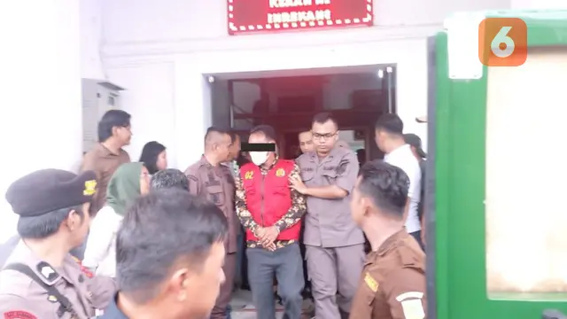 Kejari Enrekang tetapkan eks Kadis Kesehatan Kabupaten Enrekang, inisial ST alias PI sebagai tersangka dugaan korupsi(Liputan6.com/Eka Hakim)