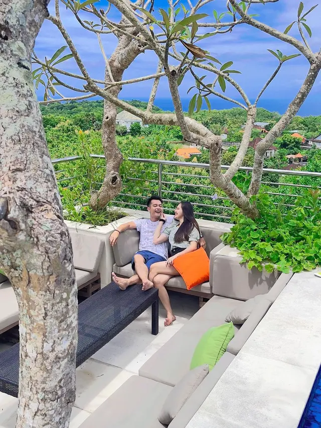 Eza Gionino dan Meiza Aulia libur tahun baru 2022 di Bali (Foto: Instagram/@ma_coritha)