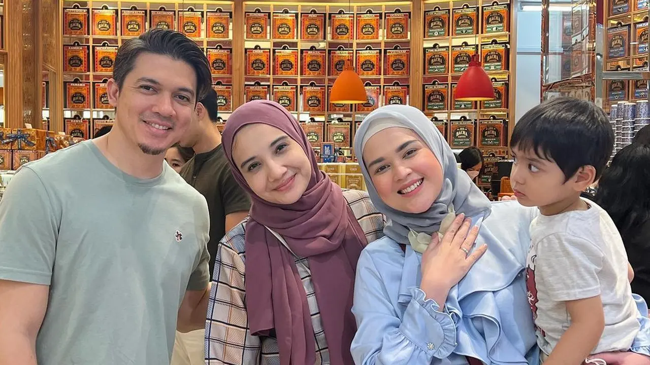 Potret Zaskia Sungkar bertemu Cut Meyriska di Singapura. (Foto: Instagram/zaskiasungkar15)