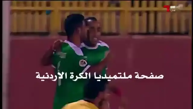 Kiper Al Faisaly, Mohammad Shatnawi melakukan gol bunuh diri akrobatik saat menghadapi Al Wihdat di laga lanjutan Liga Yordania, 19 April lalu.
