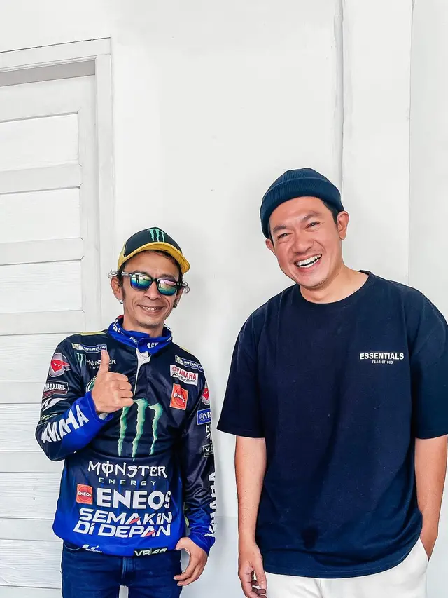 8 Potret Melki Bajaj Foto Bareng Pembalap MotoGP di Mandalika, Banjir Pujian