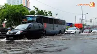 Banjir di Kampung Pulo Setinggi 1 Meter