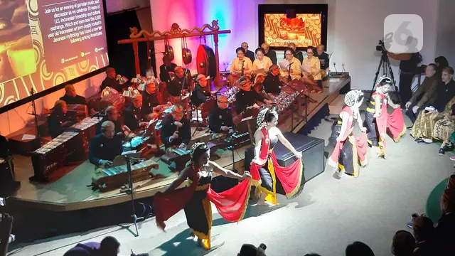 Perayaan 70 tahun hubungan diplomatik Amerika Serikat dan Republik Indonesia dengan pertunjukan gamelan di @america.
