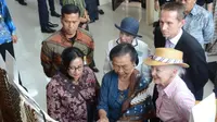 Kunjungi Yogyakarta, Ratu Denmark Tertarik pada Batik