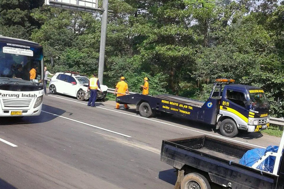 3 Mobil Tabrakan Beruntun di Tol Jagorawi