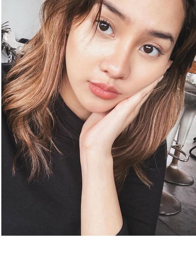 Gunakan Air Wudhu untuk Skincare, Ini 7 Potret Anya Geraldine Tanpa Makeup